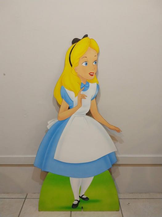 Alice no País das Maravilhas - Alice - Estátua